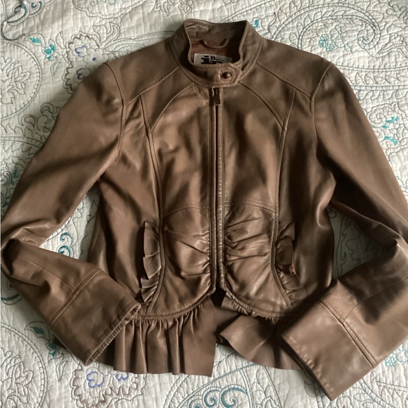 Browns’ Soft leather peplum style fall jacket - Picture 6 of 10